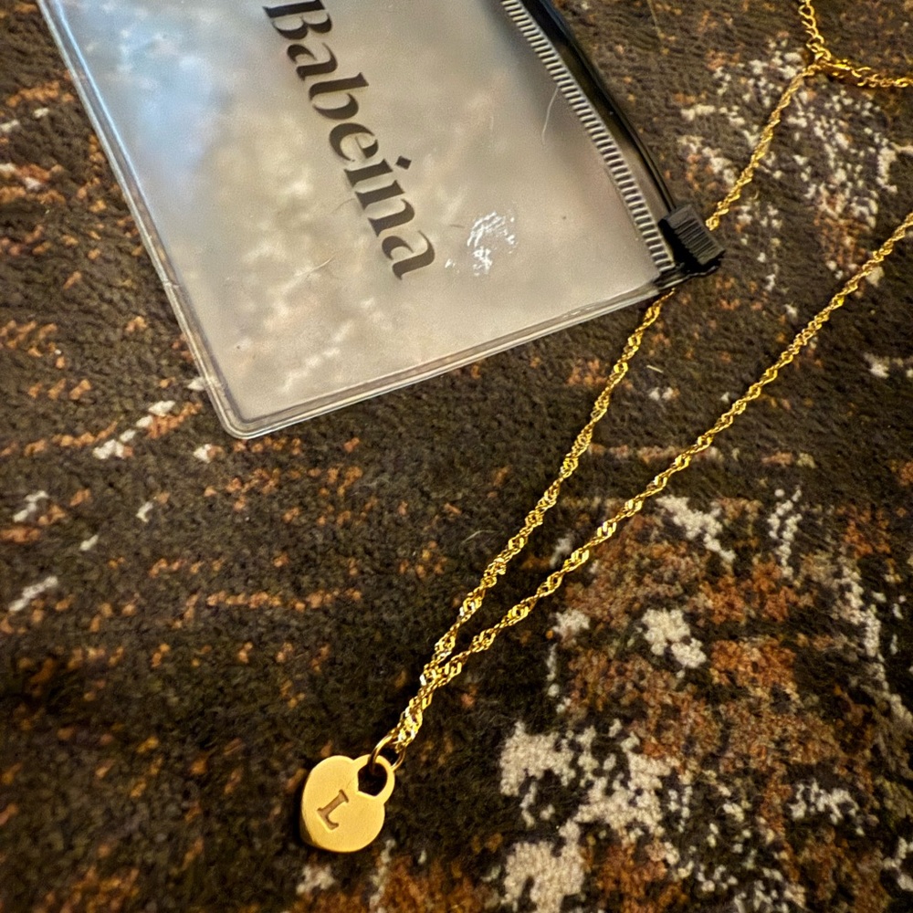 L necklace gold